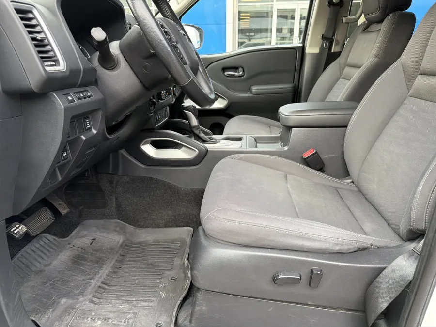 2022 Nissan Frontier SV | Photo 13 of 19