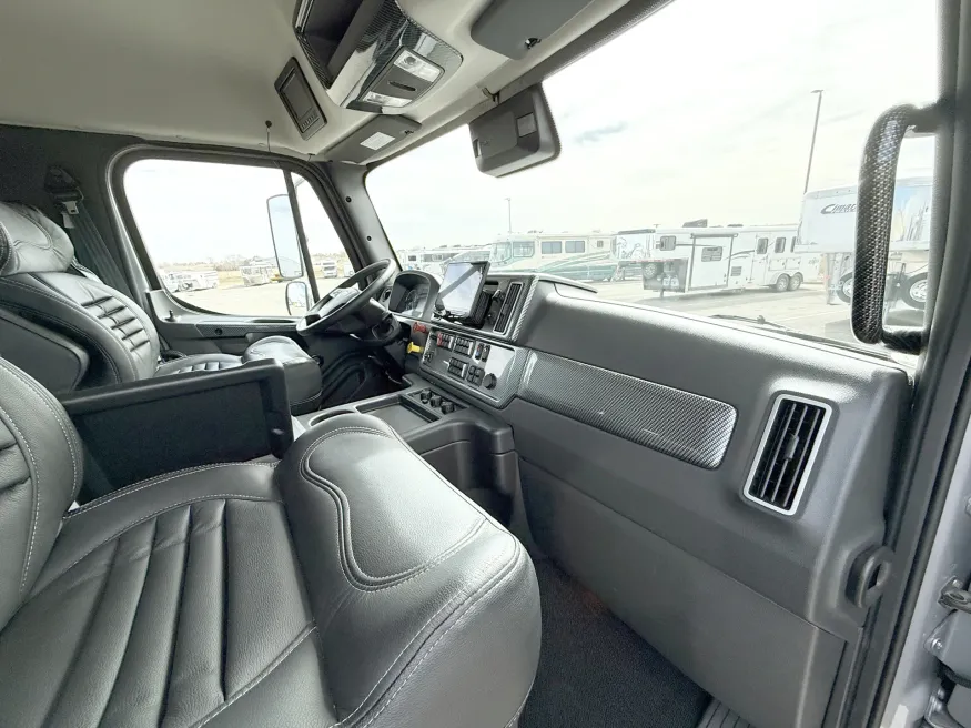 2024 Freightliner M2 106 Plus Summit Hauler | Photo 22 of 23