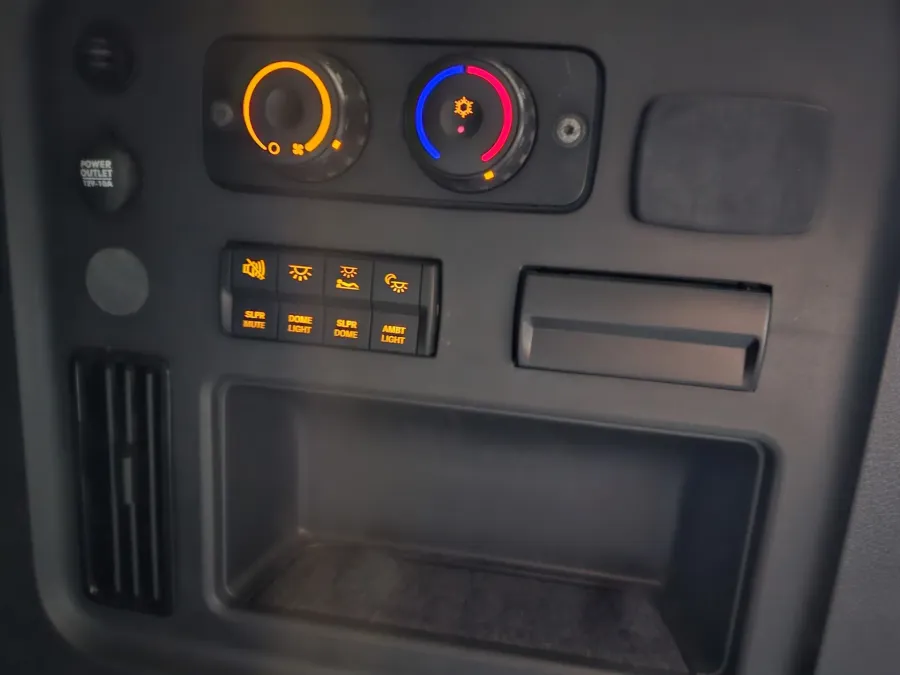 2024 Freightliner Cascadia 126 | Photo 15 of 23