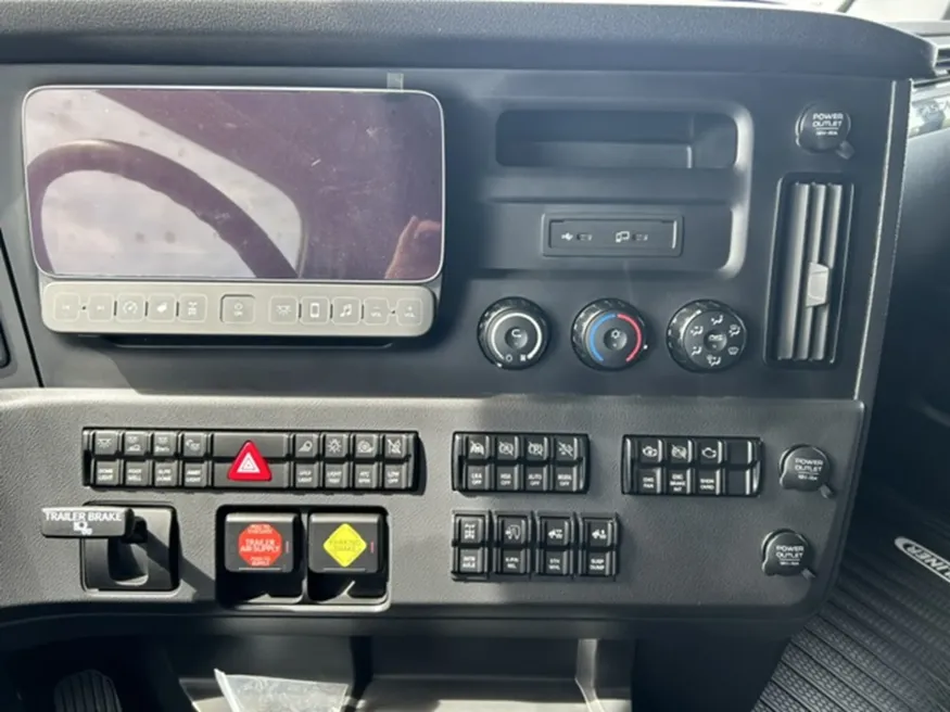 2026 Freightliner PJ126SLP | Photo 17 of 19
