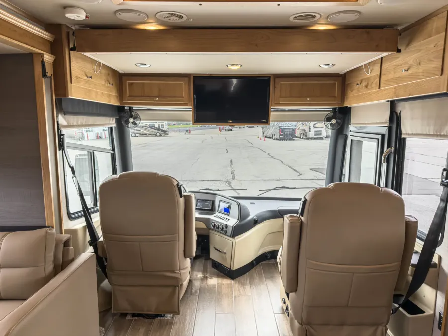 2022 Tiffin Allegro Red 33AA | Photo 14 of 40