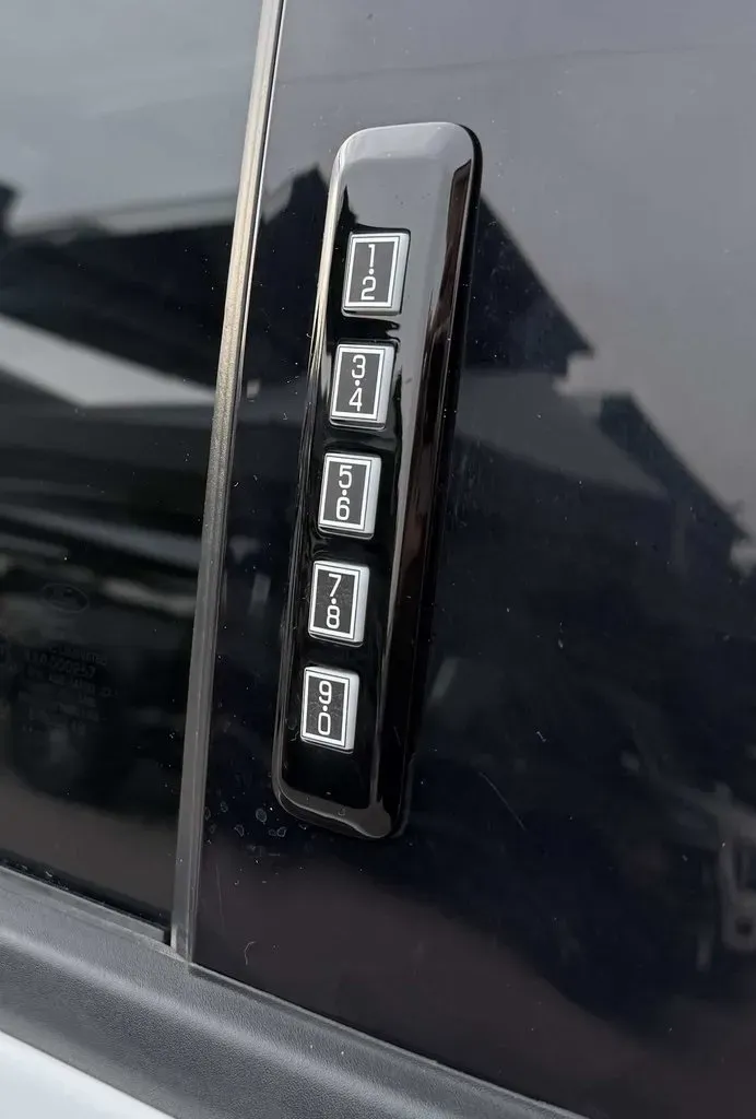 2023 Ford F-150 | Photo 12 of 31