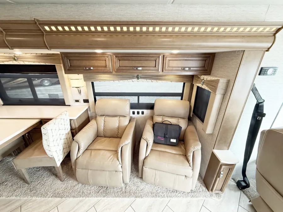 2022 Newmar Bay Star 3626 | Photo 8 of 30