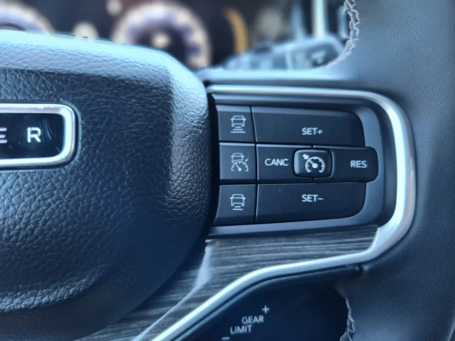 2022 Jeep Wagoneer Series III | Photo 17 of 25