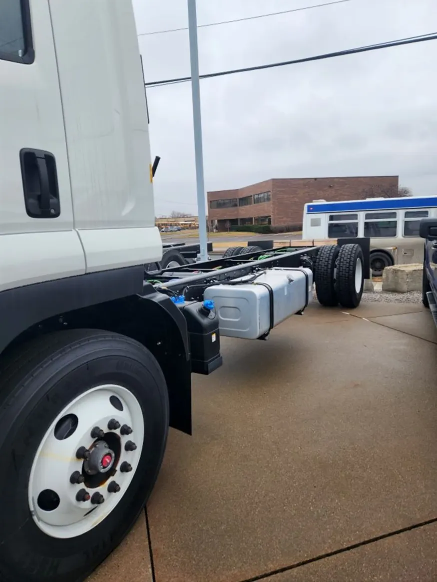 2024 Isuzu FTR | Photo 3 of 4