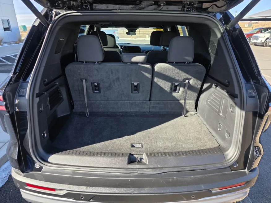 2024 Chevrolet Traverse AWD LT | Photo 15 of 29