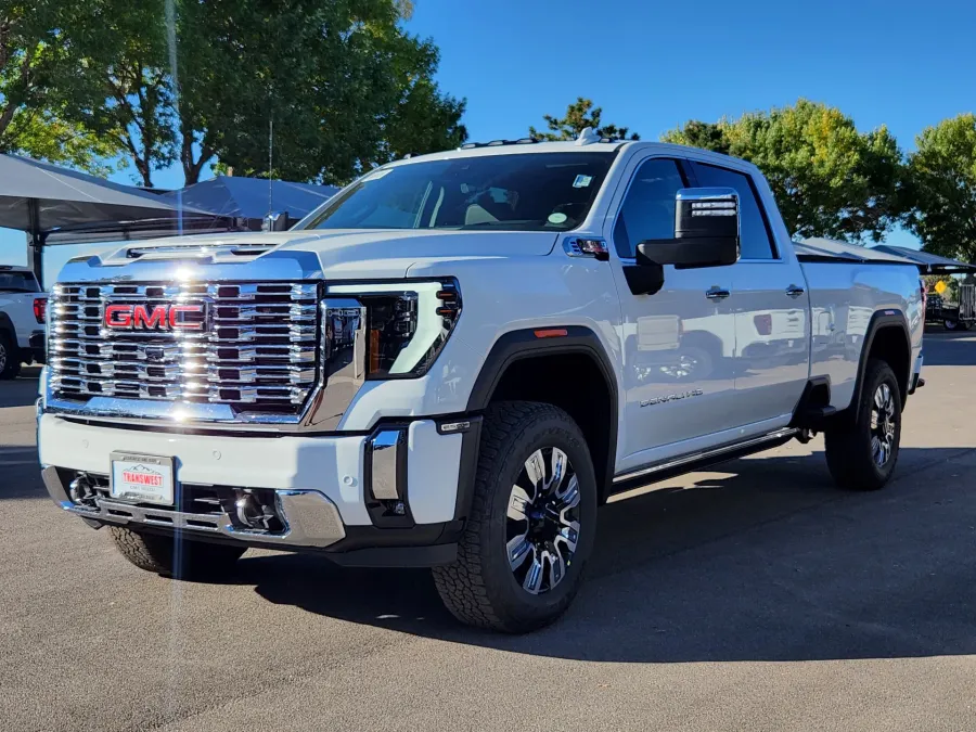 2026 GMC Sierra 2500HD Denali | Photo 3 of 31