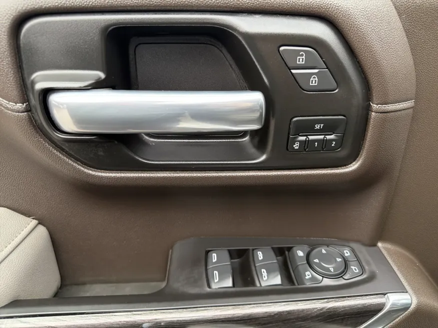 2021 Chevrolet Silverado 1500 LTZ | Photo 11 of 19