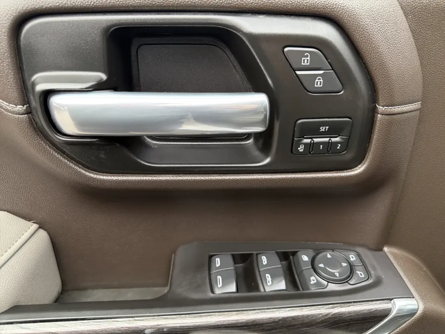 2021 Chevrolet Silverado 1500 LTZ | Photo 11 of 19