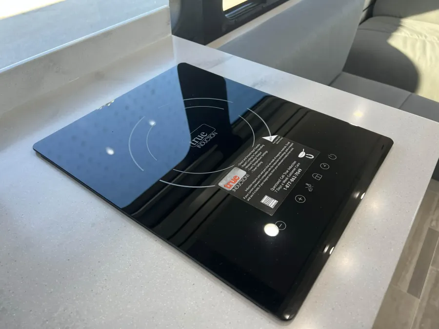 2026 Pleasure-way Ontour 2.2 AWD | Photo 13 of 18