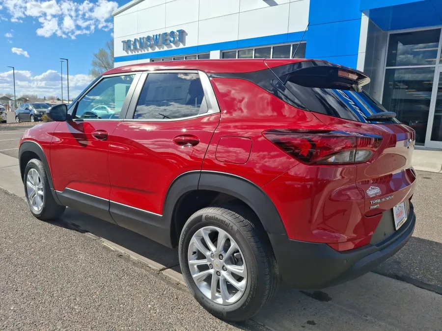 2026 Chevrolet Trailblazer LS | Photo 2 of 17