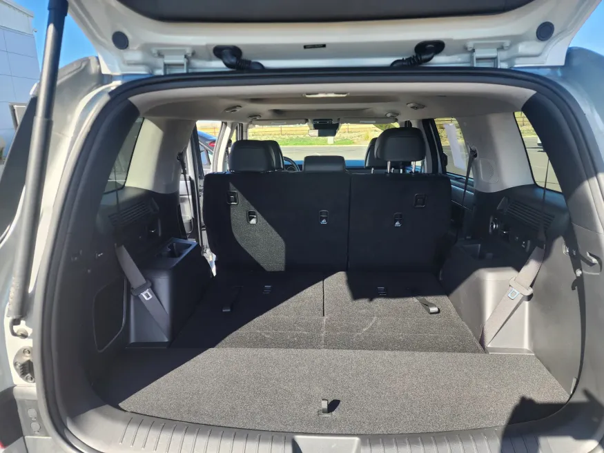 2024 Hyundai Santa Fe Limited | Photo 14 of 30