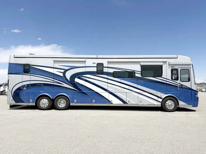 2022 Newmar Essex 4551 | Photo 2 of 32