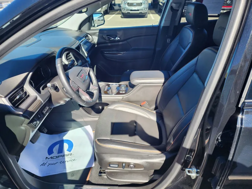 2023 GMC Acadia AT4 | Photo 8 of 29