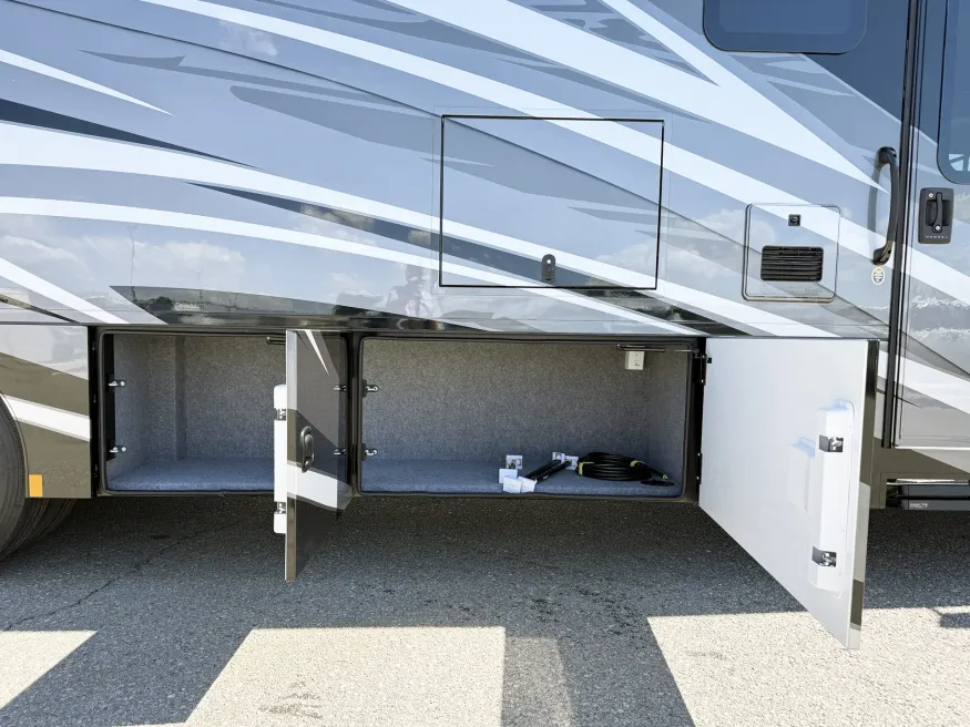 2026 Renegade Valencia 36SB | Photo 23 of 28