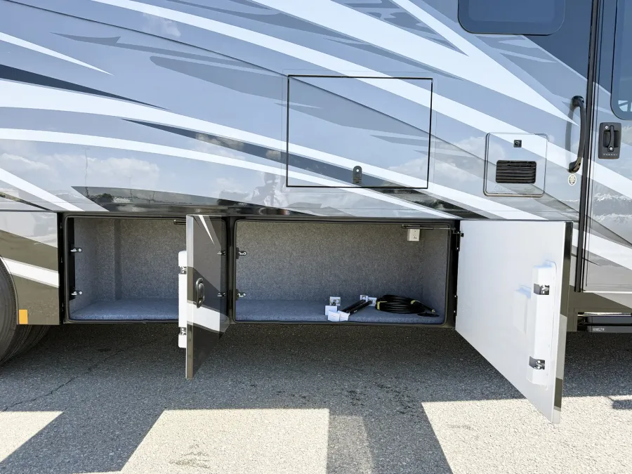 2026 Renegade Valencia 36SB | Photo 23 of 28