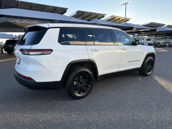 2024 Jeep Grand Cherokee L Altitude | Thumbnail Photo 4 of 23