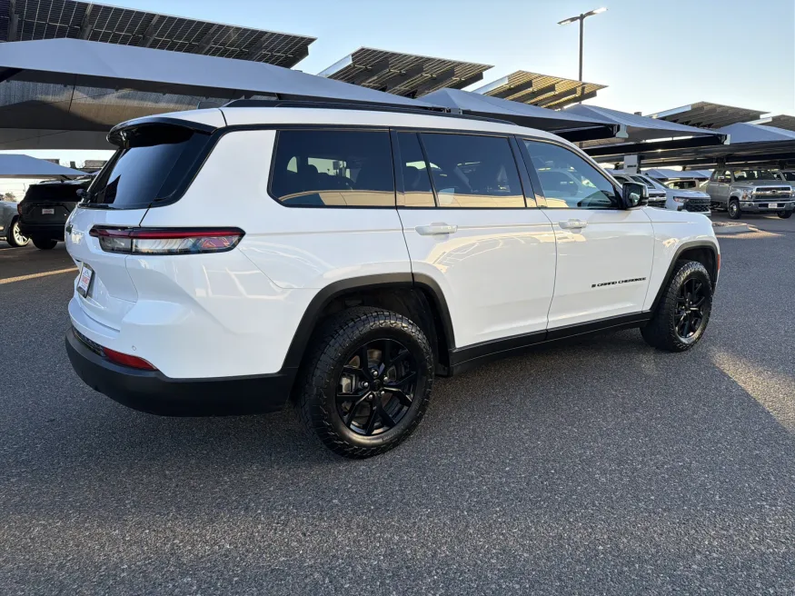 2024 Jeep Grand Cherokee L Altitude | Photo 4 of 23