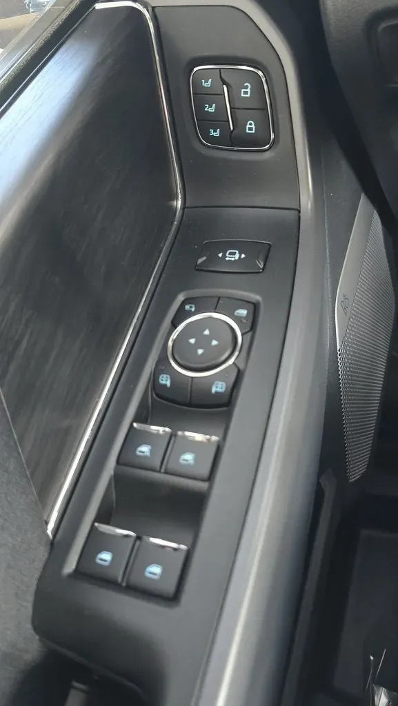 2025 Ford F-150 | Photo 13 of 32