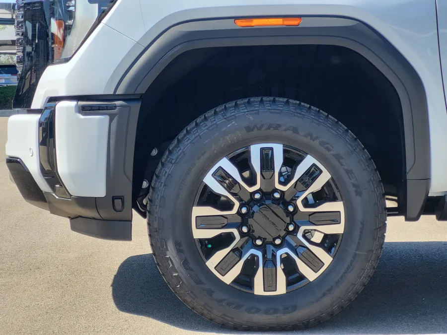 2026 GMC Sierra 2500HD Denali Ultimate | Photo 8 of 25