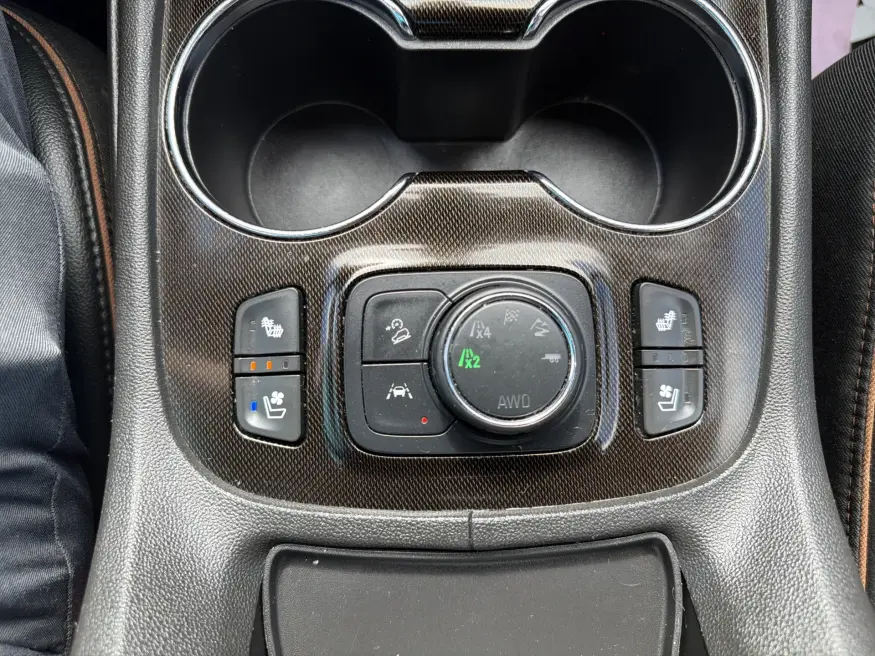 2023 GMC Acadia AT4 | Photo 20 of 25