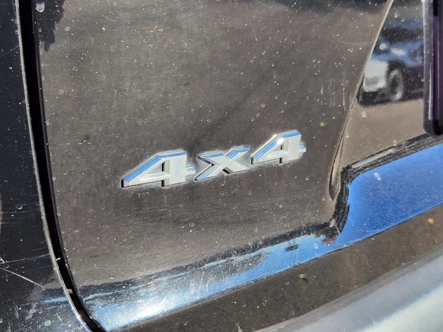 2019 Jeep Cherokee Latitude Plus | Photo 13 of 29