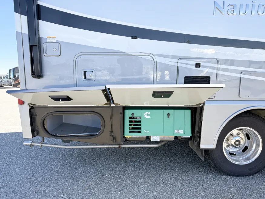 2019 Winnebago Navion 24J | Photo 19 of 24