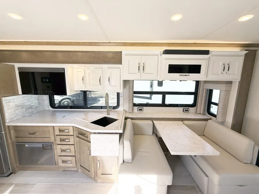 2026 Newmar Super Star 3731 | Photo 7 of 31