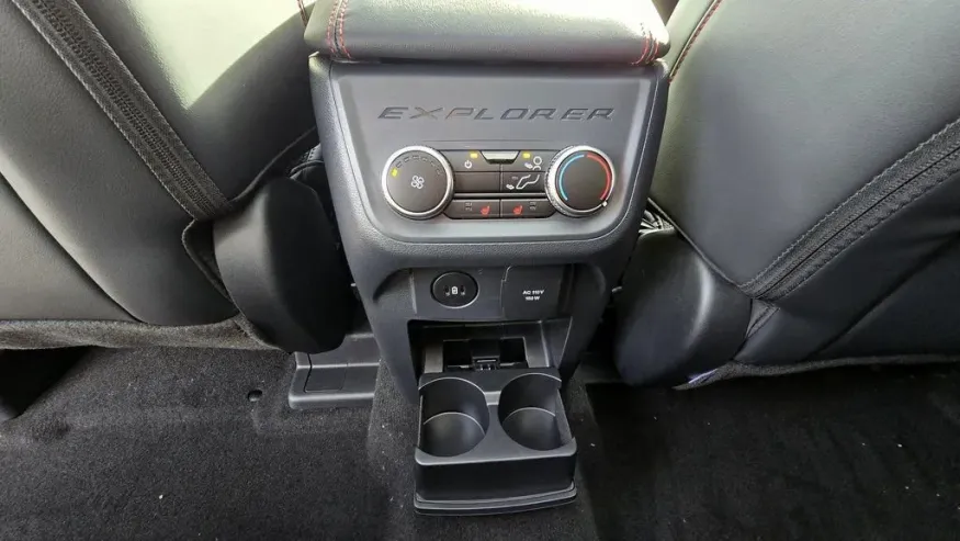 2026 Ford Explorer | Photo 31 of 33
