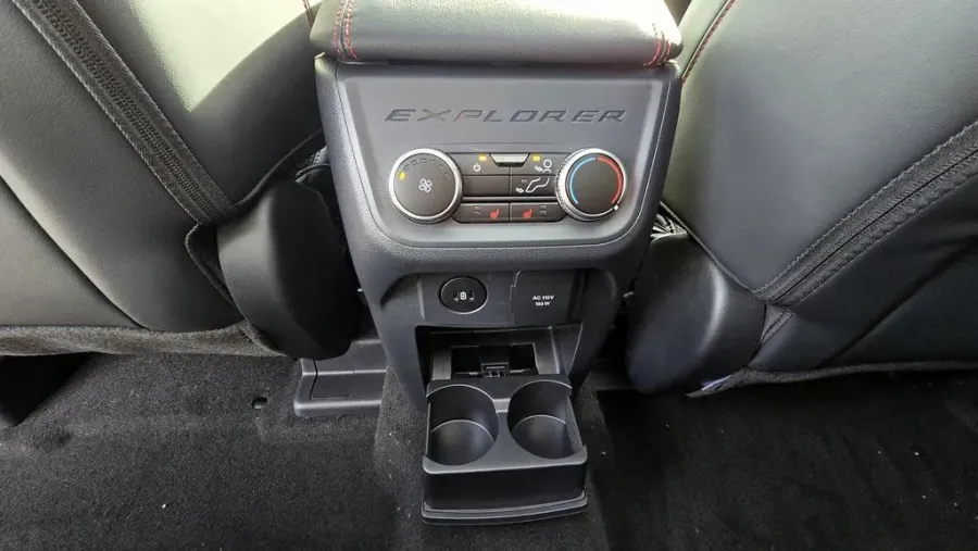 2026 Ford Explorer | Photo 31 of 33