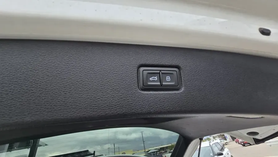 2023 Audi Q7 | Photo 10 of 34