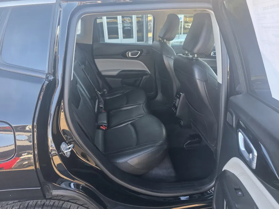 2022 Jeep Compass Limited | Photo 14 of 24