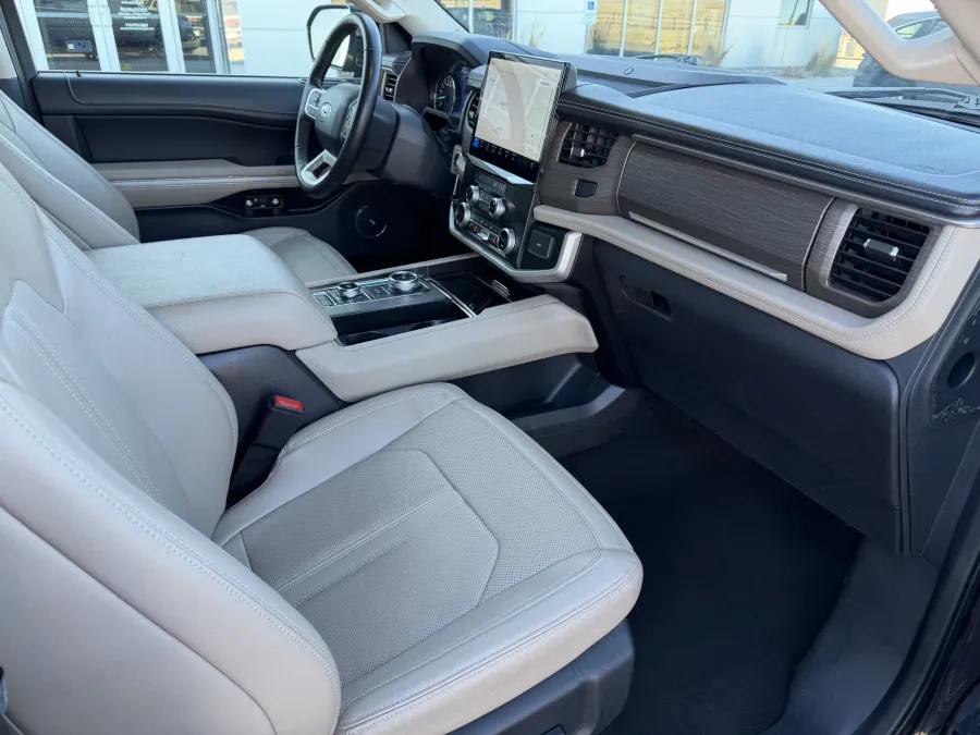 2024 Ford Expedition Max Limited | Photo 15 of 25