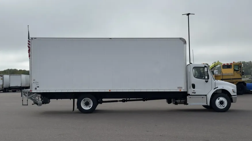 2026 Freightliner M2 106 | Photo 6 of 19