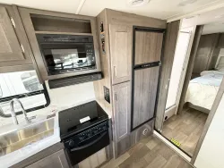 2025 Winnebago Minnie Winnie 31K | Thumbnail Photo 6 of 17