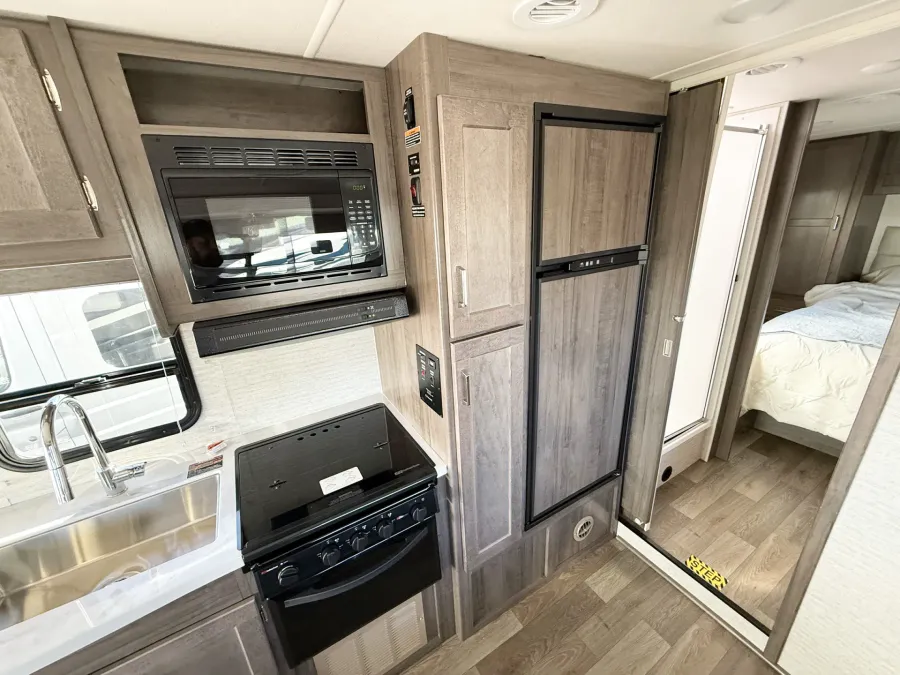 2025 Winnebago Minnie Winnie 31K | Photo 6 of 17