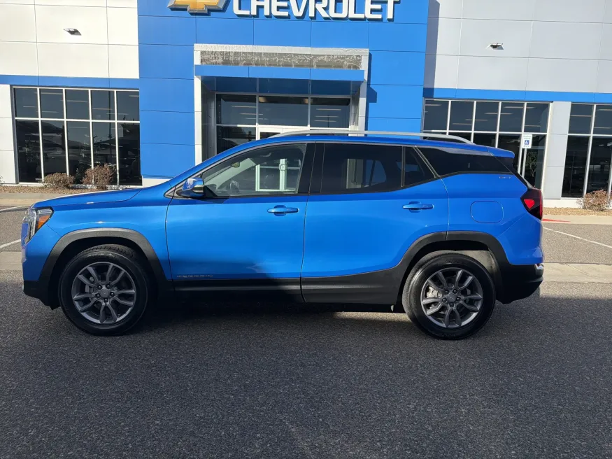 2024 GMC Terrain SLT | Photo 1 of 22