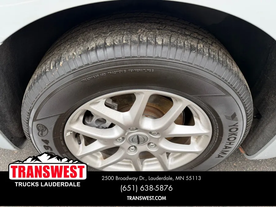 2024 Chrysler Voyager LX | Photo 17 of 23