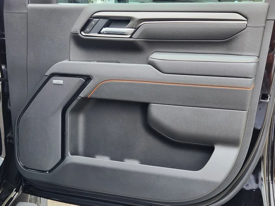 2025 GMC Sierra 2500HD AT4 | Photo 16 of 32