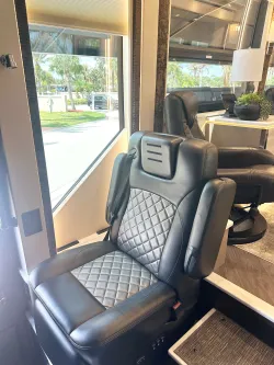 2023 Emerald Luxury Coaches Prevost H3-45 Triple Slide | Thumbnail Photo 31 of 41