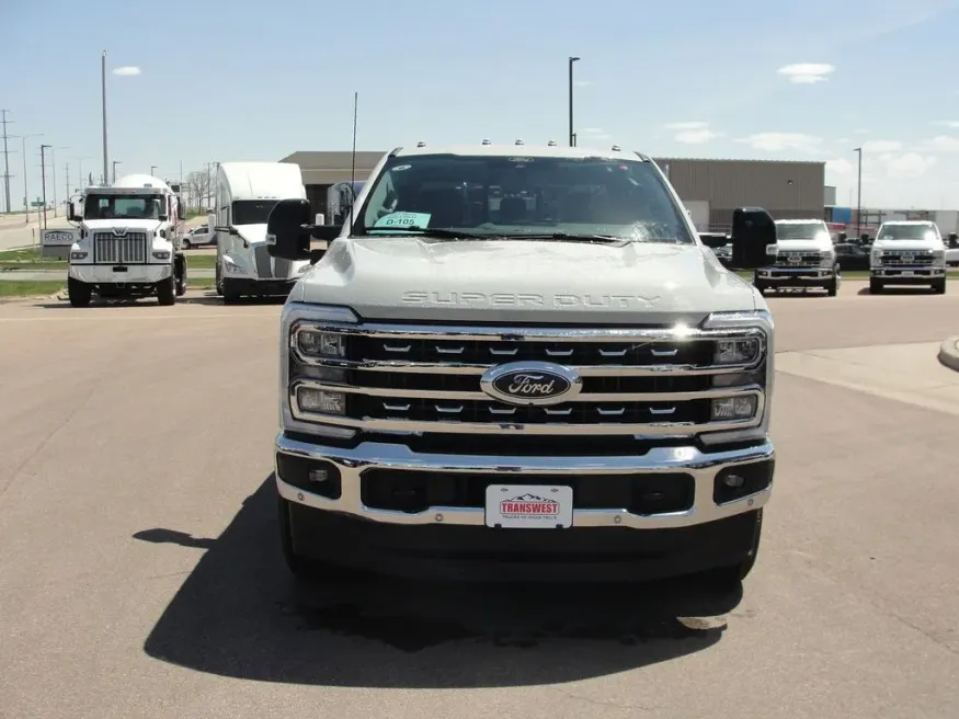 2026 Ford Super Duty F-350 | Photo 14 of 28