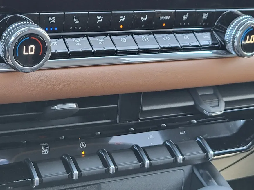 2026 GMC Canyon 4WD AT4 | Photo 16 of 26