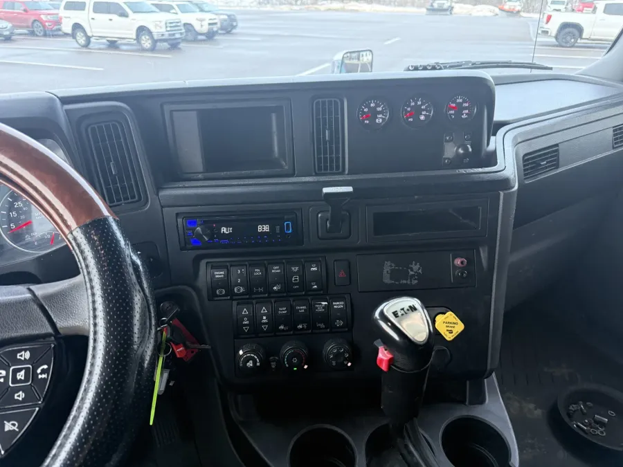 2019 International LT625 | Photo 13 of 15