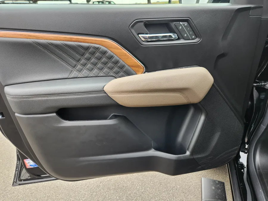 2026 GMC Canyon 4WD Denali | Photo 5 of 28