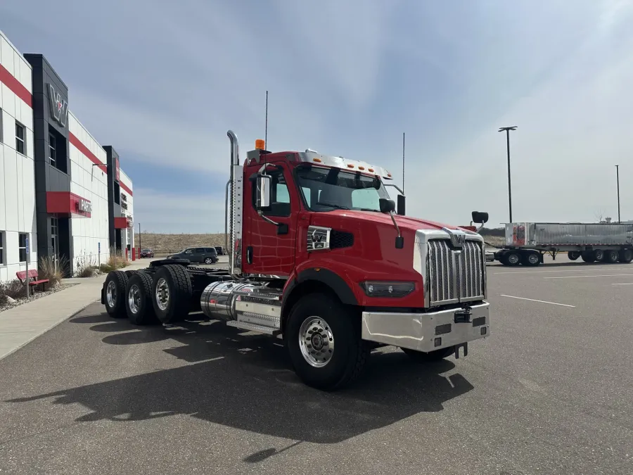 2027 Western Star 49X | Photo 3 of 15