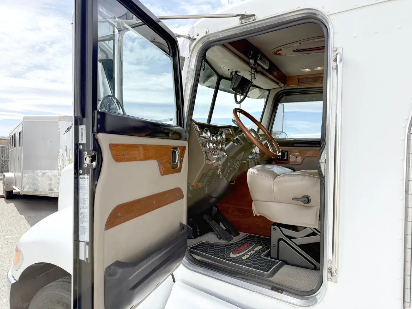 2008 Peterbilt 330 Schwalbe Hauler | Photo 3 of 19