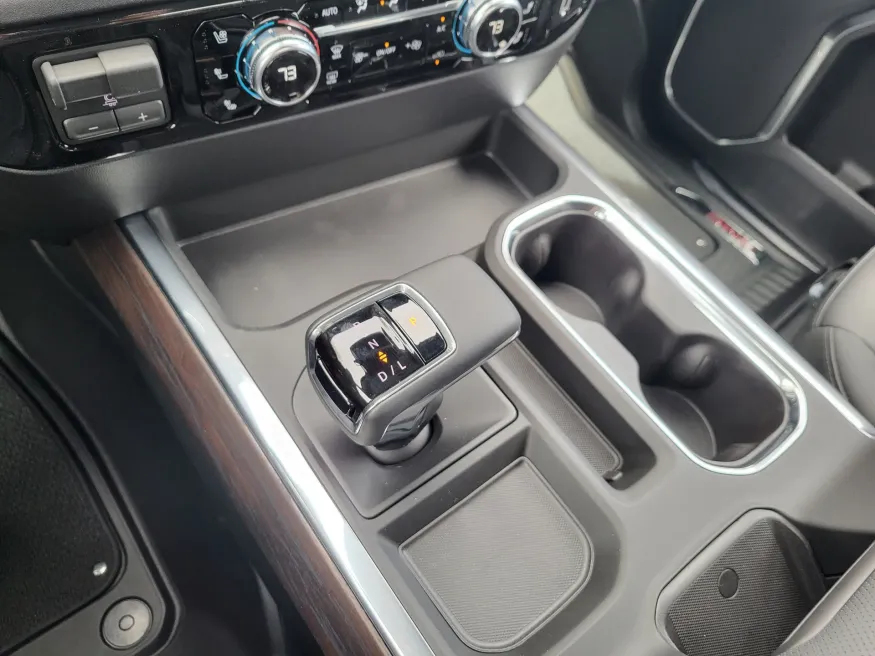 2026 GMC Sierra 1500 SLT | Photo 17 of 26