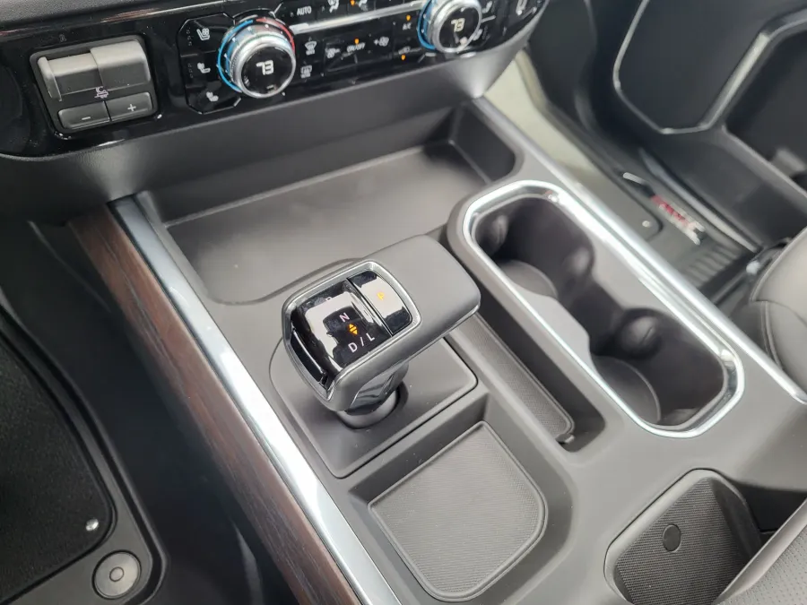 2026 GMC Sierra 1500 SLT | Photo 17 of 26