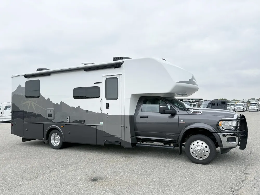 2024 Dynamax Isata 28SS