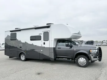 2024 Dynamax Isata 28SS